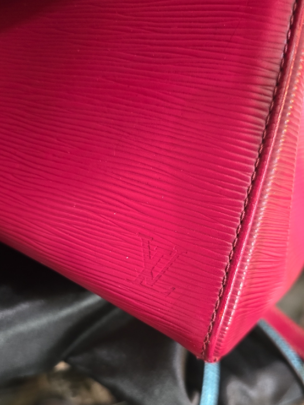 Louis Vuitton Epi Leather Shoulder Bag - Picture 17 of 17